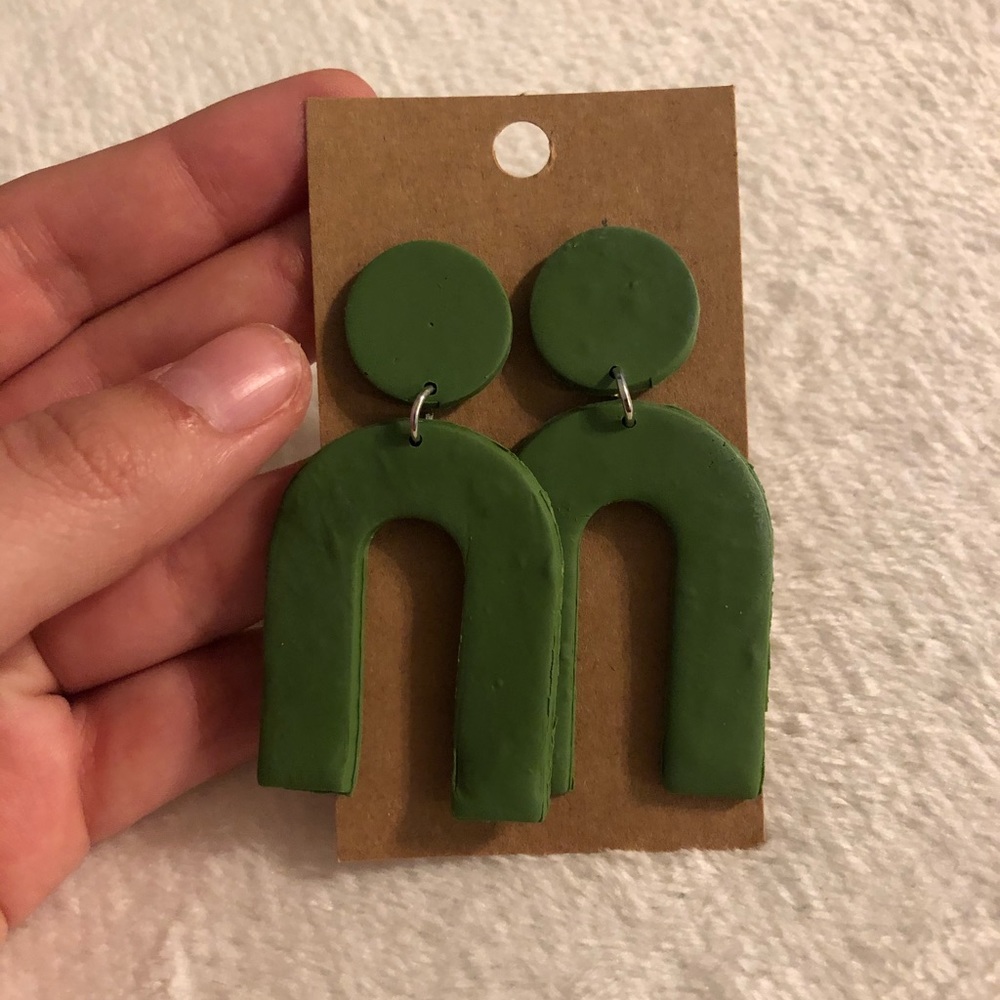 Olive green U-shaped earrings!